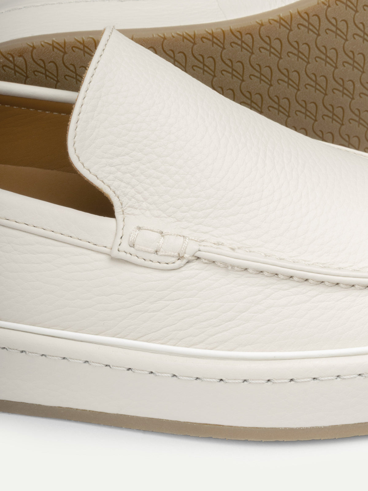 Ivory Grain Nomade Loafer